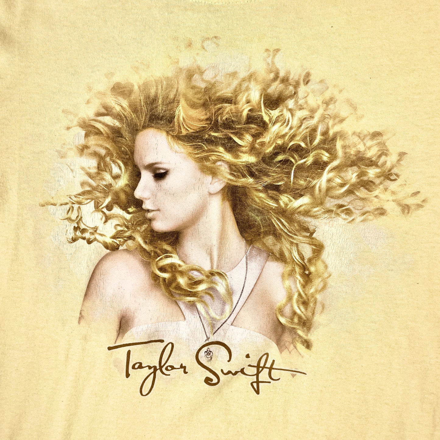 Taylor Swift 2009 Fearless Tour Official Tee (Head Turned)